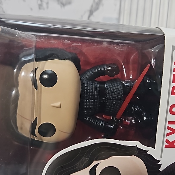 Funko Star wars Kylo Ren- 194 - Picture 2 of 2